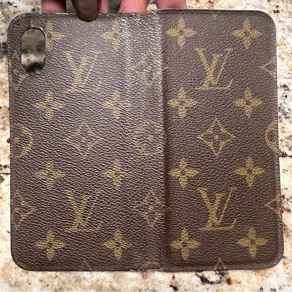 2 Louis Vuitton X iPhone Folio Cases